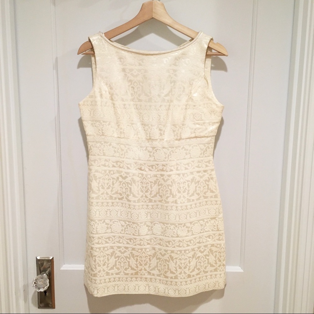 ⭐️ Carmen Marc Valvo Ivory Embossed Sheath Dress 6P